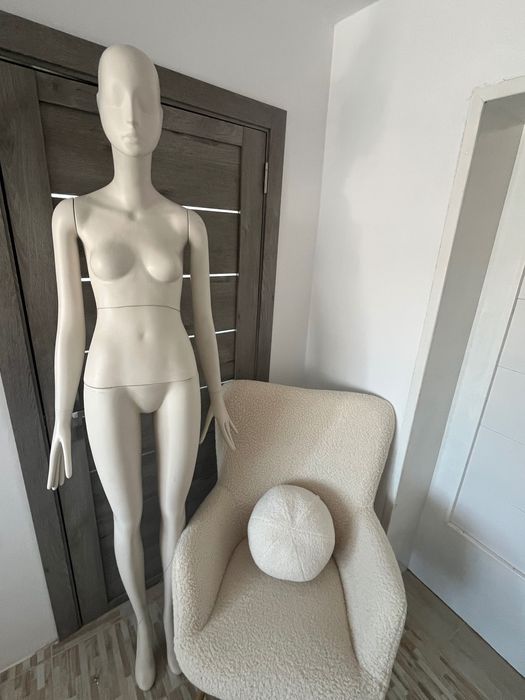 Дамски запазен манекен