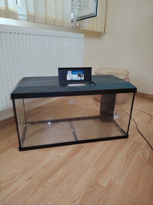 Vând acvariu 110litri