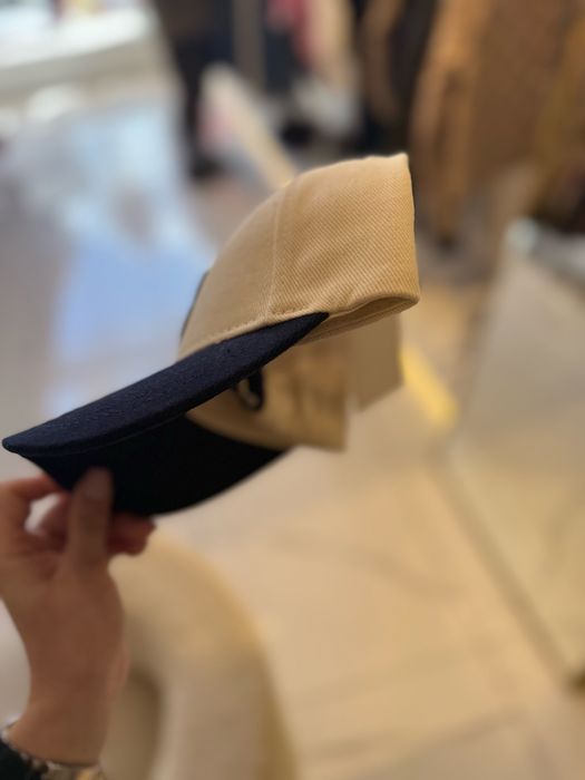 Miu miu шапки 29€ за брой