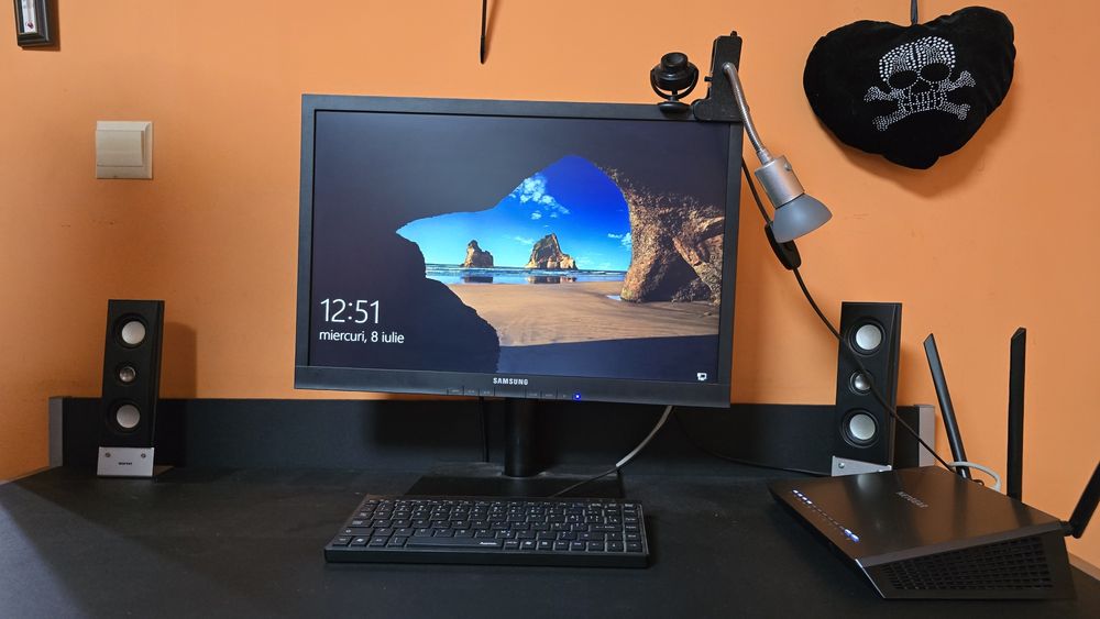 Vand PC cu tot ce se vede