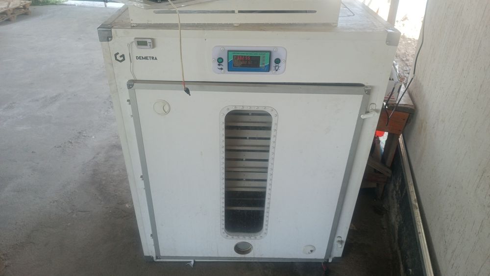 Инкубатор Demetra 1050, на 1050 куриных яиц , 2200 перепелиных