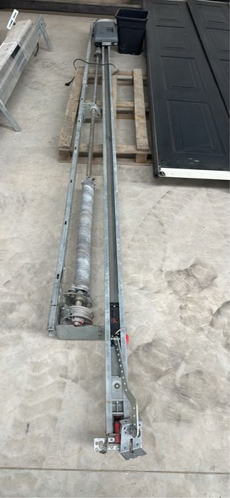 Usa garaj 3,34x2,5 electrica cu telecomanda