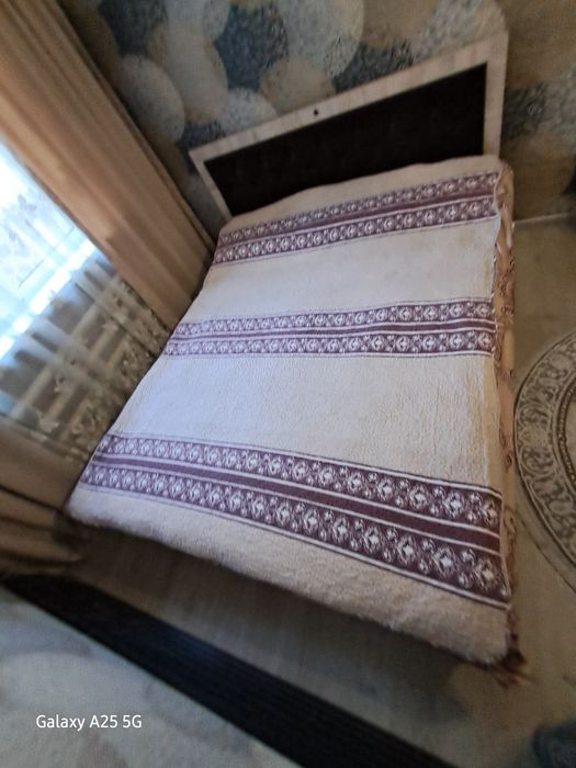 продам двухспальную кровать+1 тумбочка