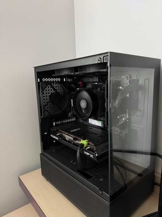 PC Gaming Ryzen 7 + RX 6650 XT – 1 an, stare impecabilă