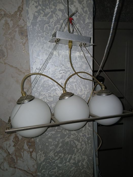 Продам люстру...
