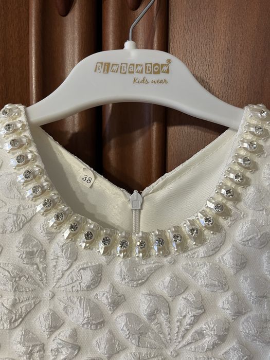 Красивое нарядное платье на девочку