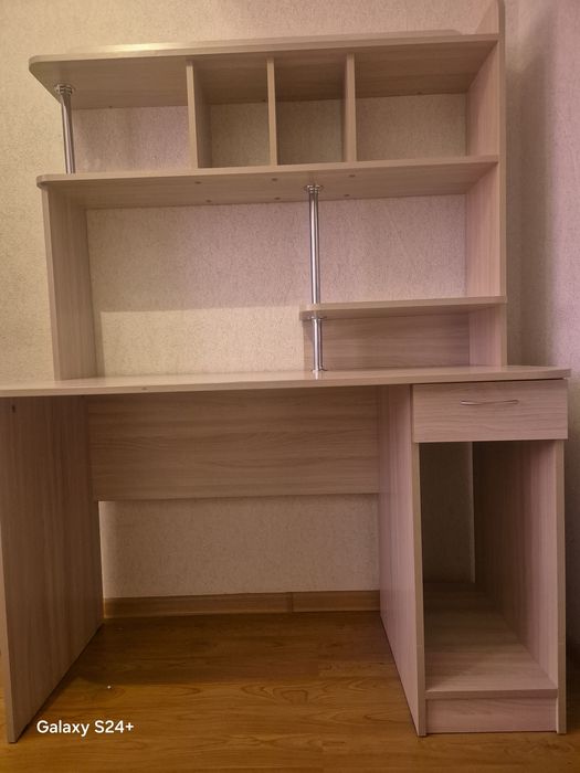 Письменный, компьютерный стол