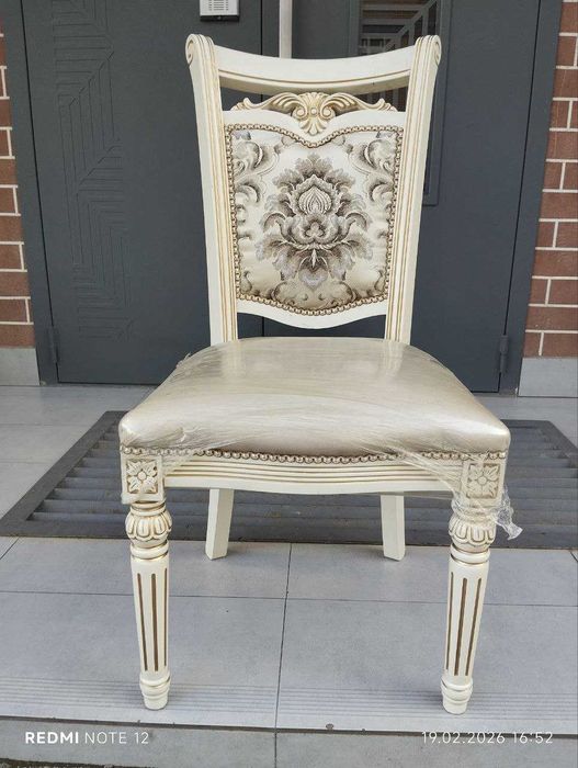 Продаются стол и стулья