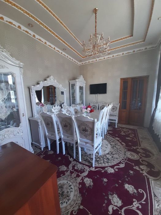 Uy sotiladi hovli 7 xona 4.4 sotix srochniy