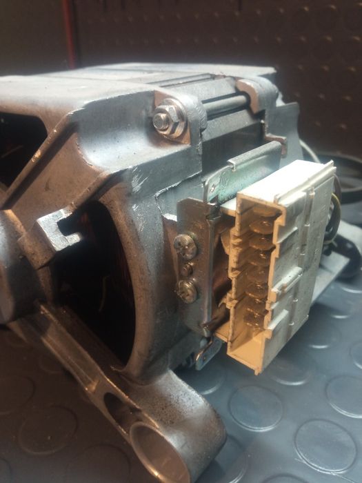 Двигател от пералня Zanussi