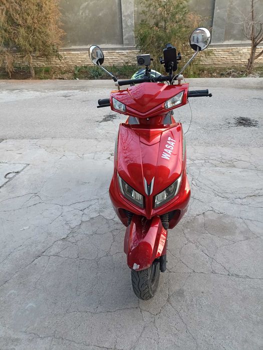 Skuter sotiladi 150cc shot sprafkasi bor 49cc yozilgan