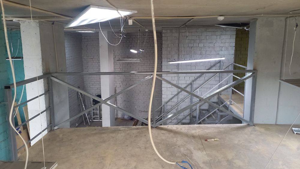 Антрисолные (нависающии) этаж