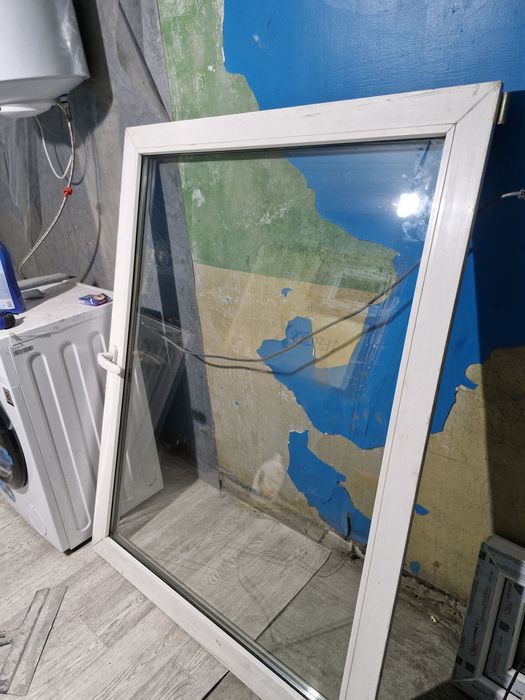 Пластиковое окно с рамой
