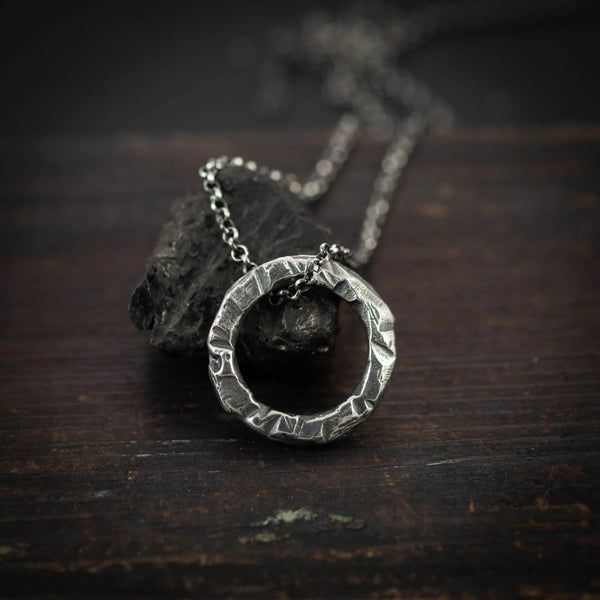 Сребърен медальон 925 „Кръг“ | Мъжки талисман за сила и баланс |
