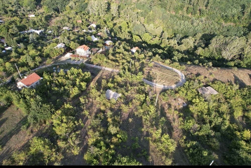 Продавам парцел на 30 км от София от собственик