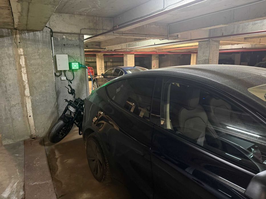Vand loc parcare cu statie masini electrice si bransament trifazat in zona Stefan Cel Mare
