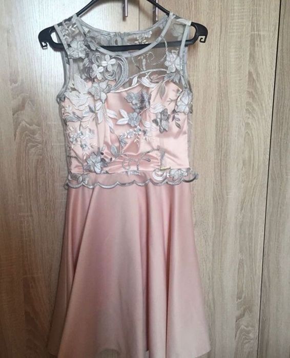 Продам платья на 42-44-46