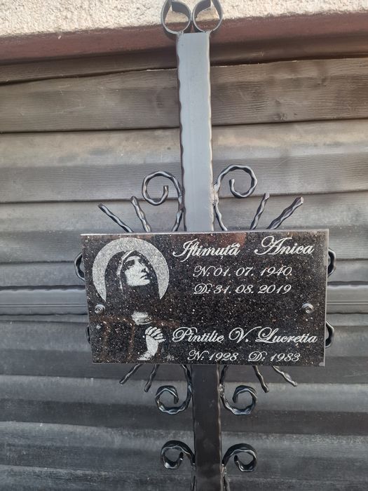 Cruce cimitir cu scris , fotogravura personalizata si felinar
