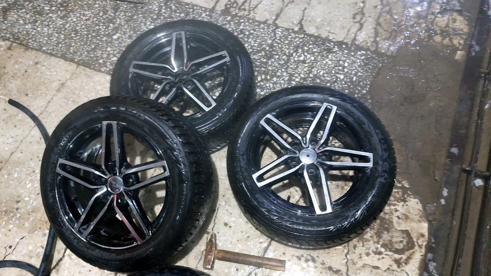 Комплект титановых дисков с зимней покрышкой. Р16 205