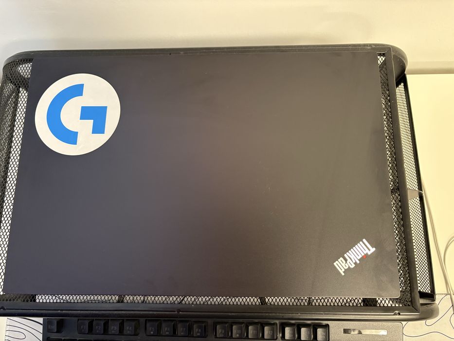 Laptop Lenovo Thinkpad i5 Gen 10/ssd/ideal office,scoala,gaming usor