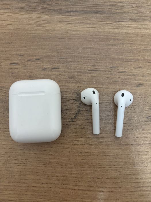 Продам Airpods 2 коробка, зарядка