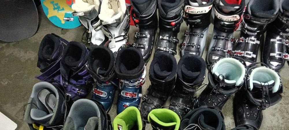 Продавам ски и сноуборд обувки ,калъфи