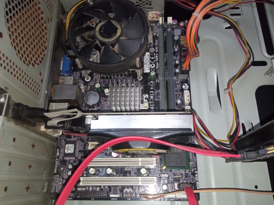 Продаётся 10 шт компютеры с мониторами.