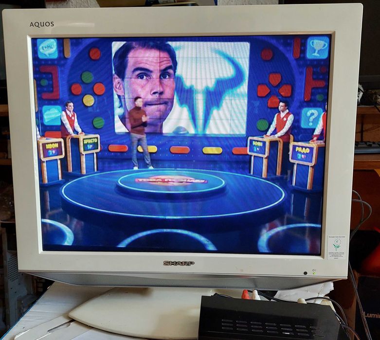 Телевизор SHARP  с приемник на български програми.