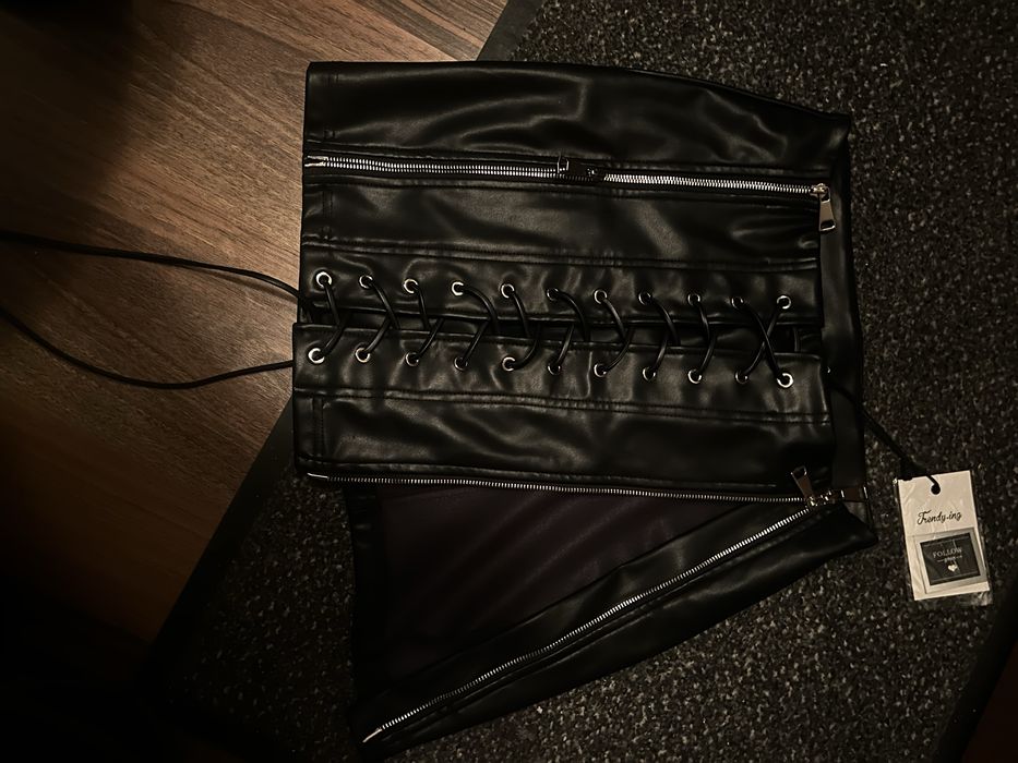 Кожена пола нова с етикет