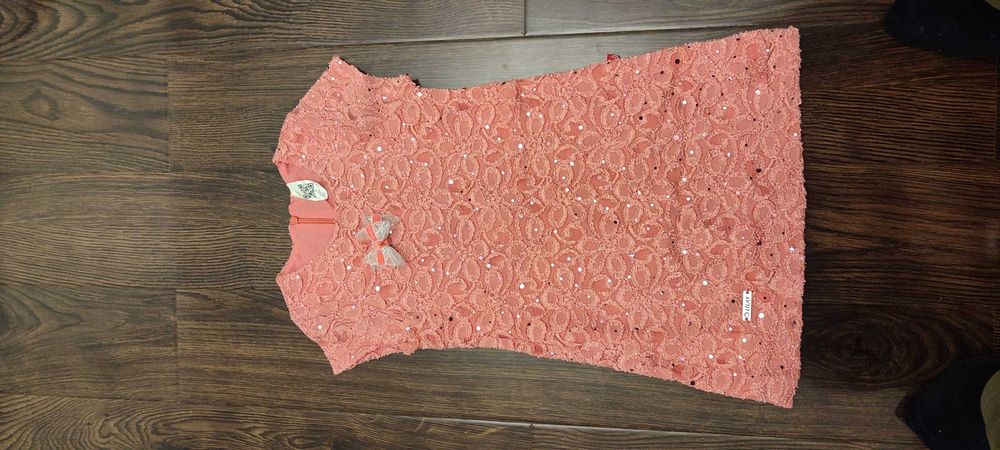 Платье розовое с пойетками на 5-6 лет новое