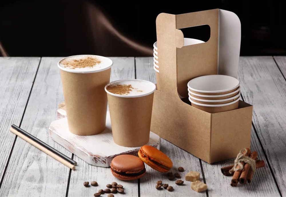 Одноразовые кофе стаканчики и кофе переноски в ассортименте