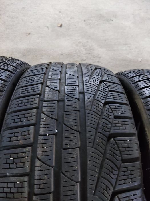 235 35 19 зимни Pirelli