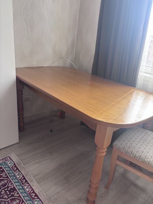 Продам стол дерево