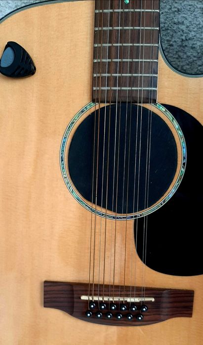 Ел.-акустична 12-струнна китара Takamine G Series с колан и куфар