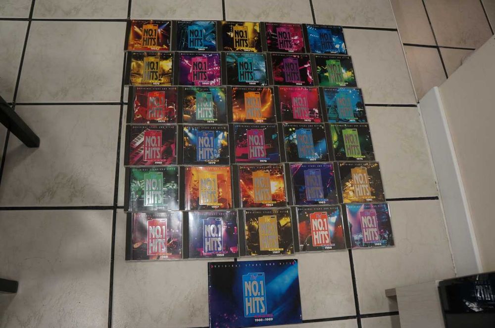 The No.1 Hits 1960-1989 (30 CDs) включително книжка