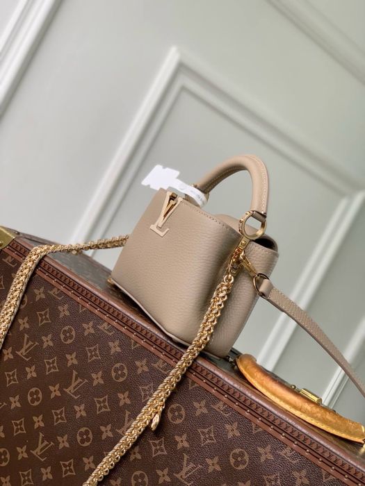 Geanta Louis Vuitton Capucines BB