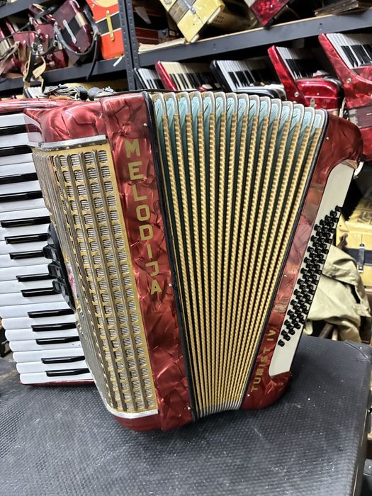 Acordeon Melojdia/Hohner cu 60 de basi