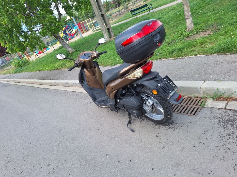 Scooter 125 Tauris Avienda