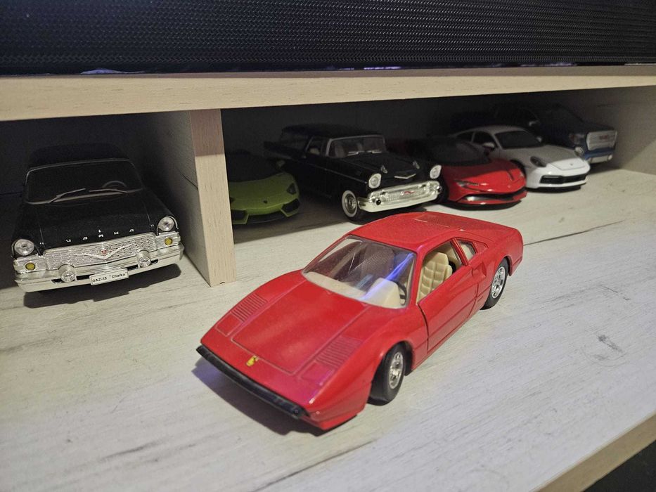 Macheta Bburago Ferrari 308 GTB , scara 1 : 24