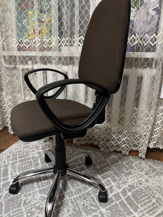 Продам кресло офисное
