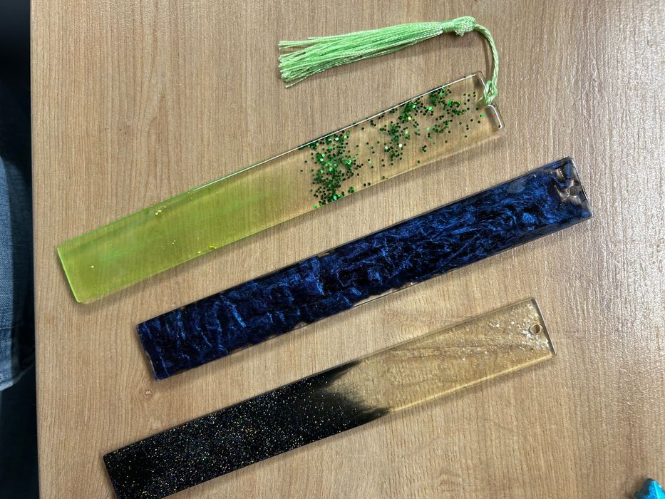 книгоразделите и ключодържатели от епоксидна смола