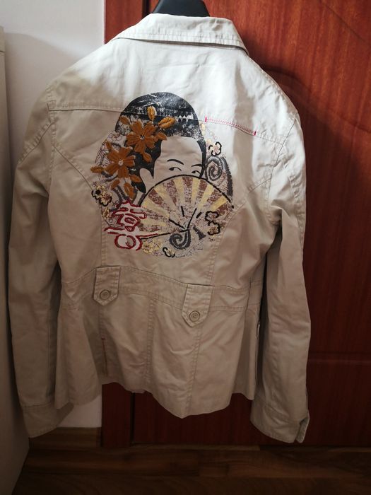 Trenci dama bej Castro