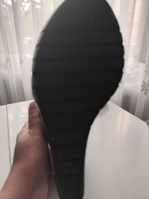 Босоножки кожанные