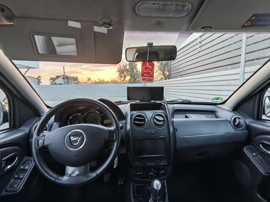 Vând Dacia Duster