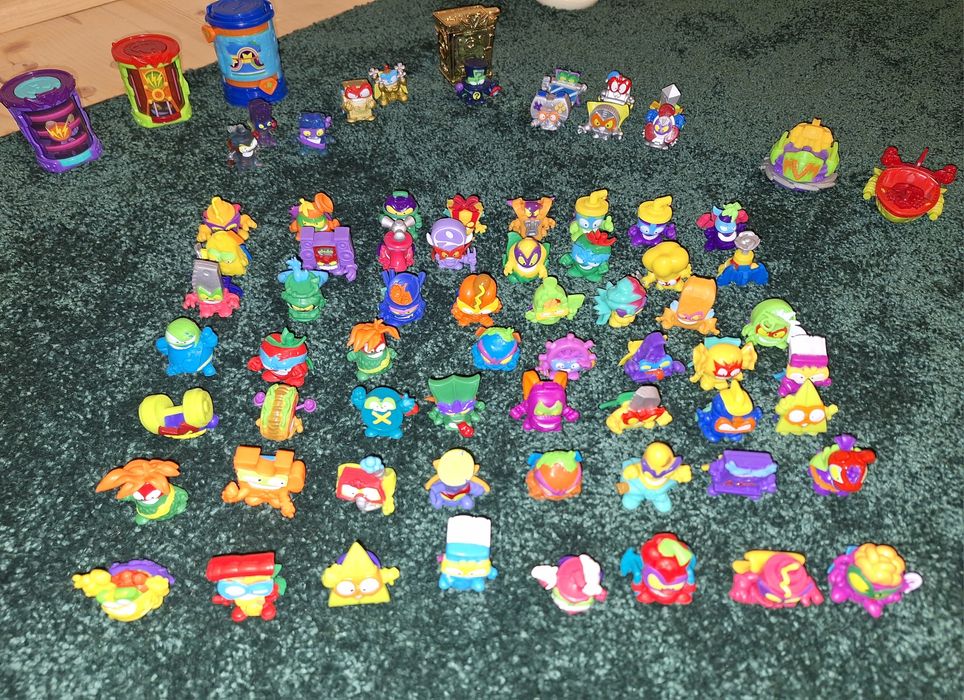 Vând colecții super things