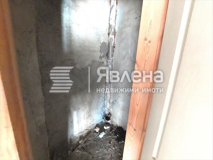 Офис на партерно ниво на жилищна сграда