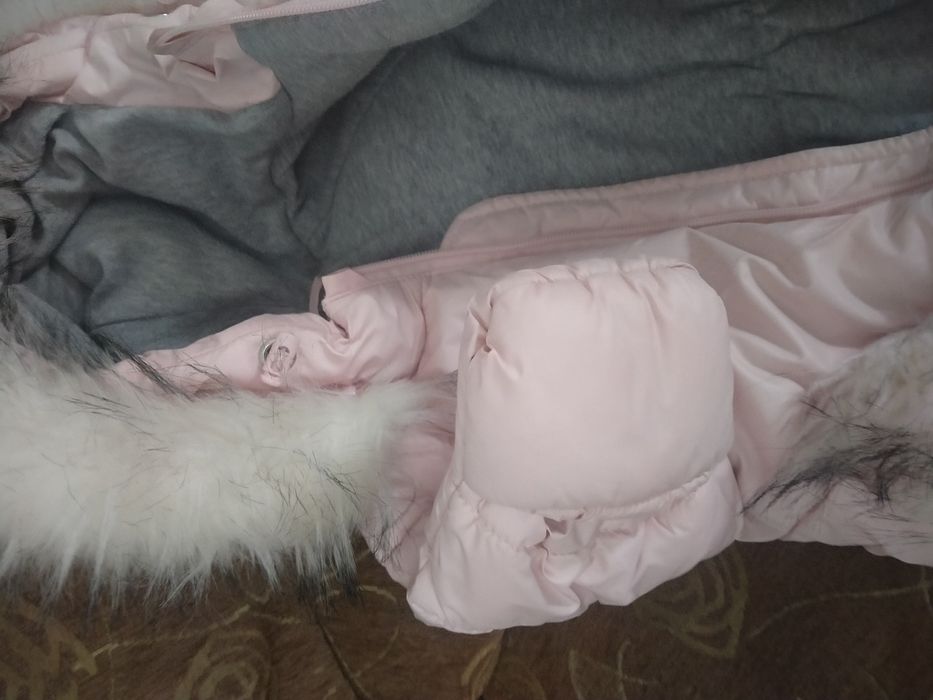 Продам зимний комбинезон на девочку