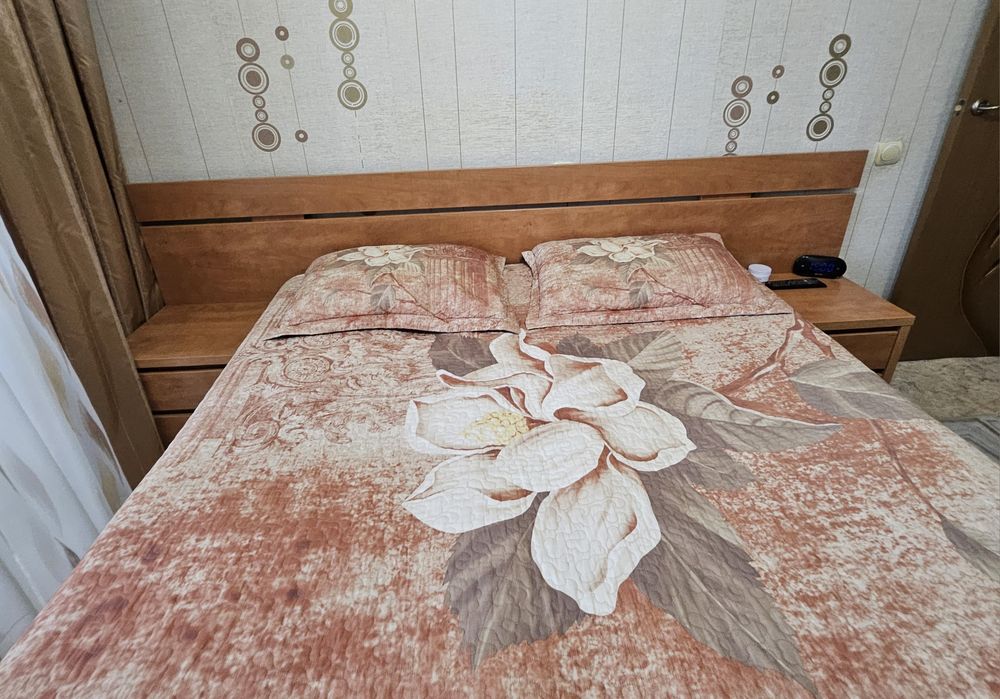 Продам спальный гарнитур