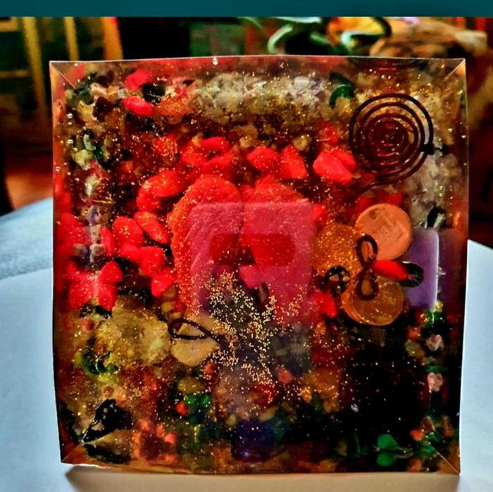 Piramida 3 mere roșii, 15 cm x 14cm , orgon handmade