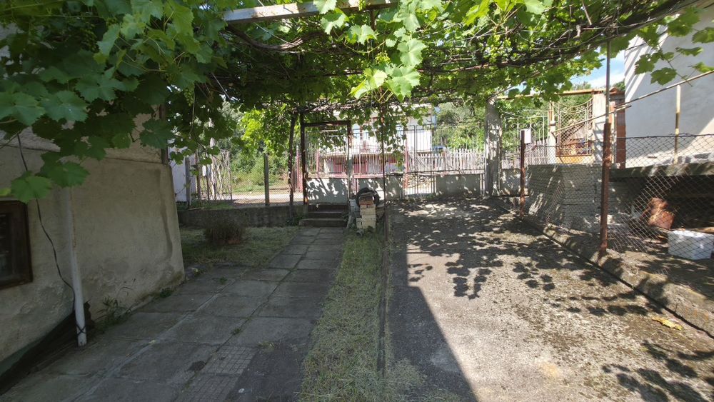 Продава се къща в село Вискяр, община Перник